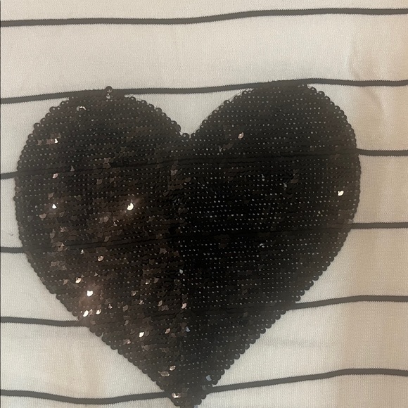 ANDREE BY UNIT White and Black Striped Top with sequin heart - Picture 4 of 7